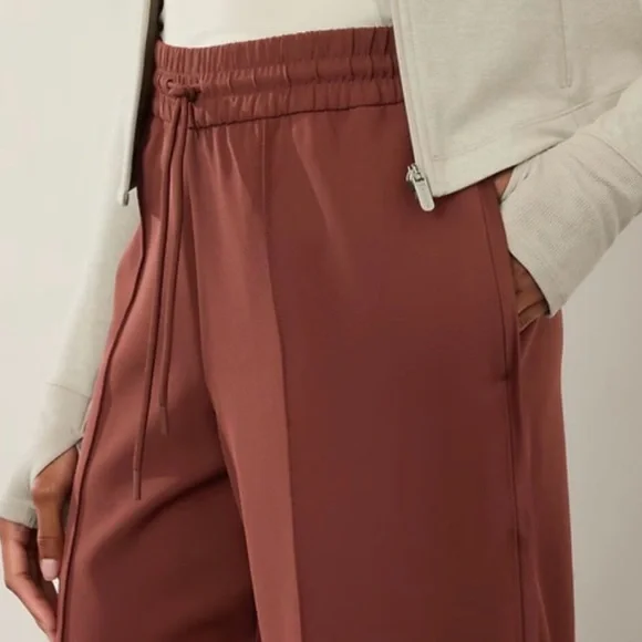 Athleta New Endeavor High Rise Relaxed Pant
Cherrywood Brown Women's Size S NWT - Picture 2 of 16